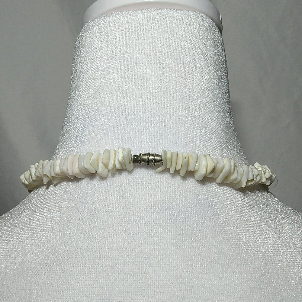 Vintage Shell Necklace - Picture 3 of 7